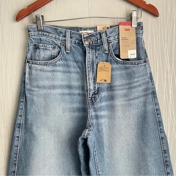 NWT Levi’s Cinch Barrel Jeans - Picture 6 of 16
